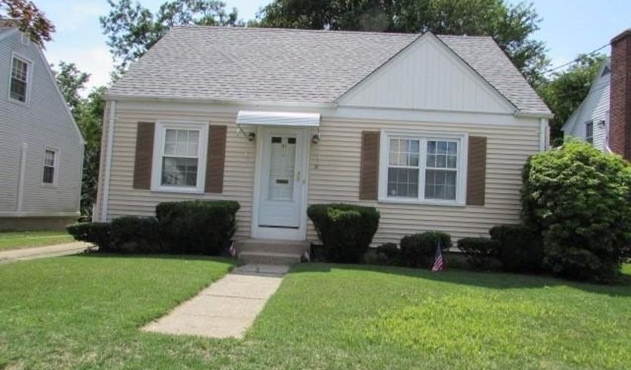 21 Hemlock Ave, Cranston, RI 02910 - 3 Beds, 2 Bath