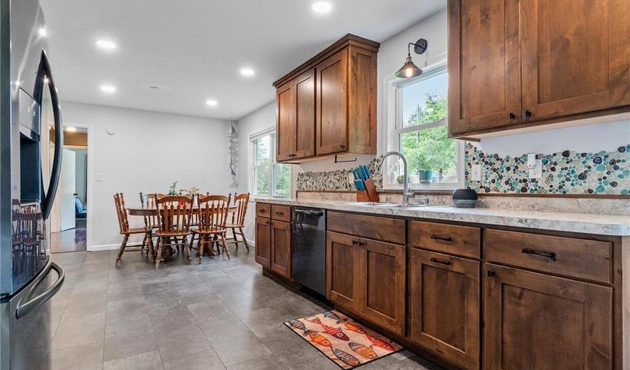 712 Shady Ln SW, Alexandria, MN 56308 - 3 Beds, 2 Bath