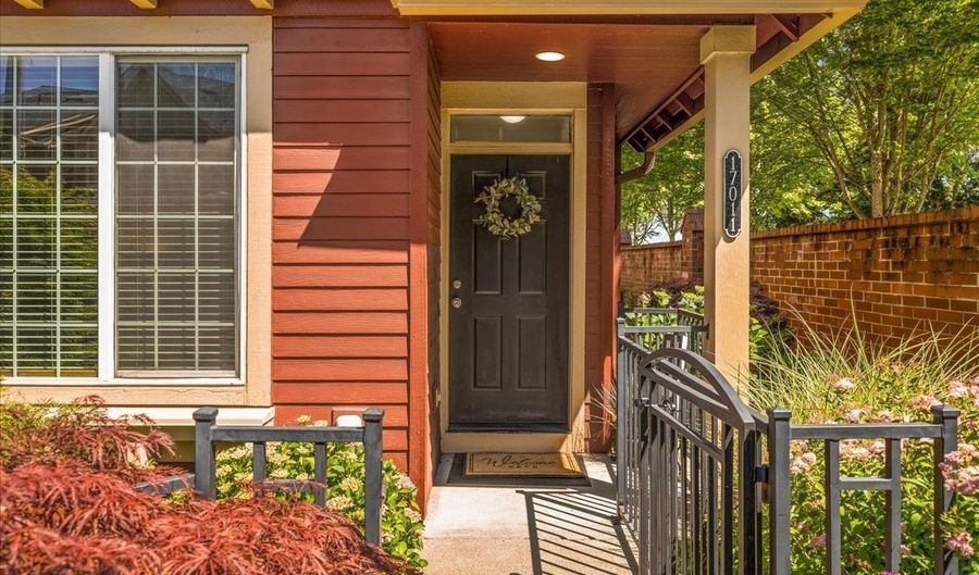 17011 SW GLEN PARK Ct, Beaverton, OR 97003 - 2 Beds, 3 Bath