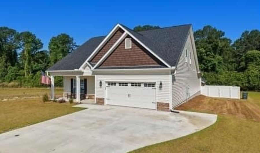 821 Fairway Rd, Ayden, NC 28513 - 4 Beds, 3 Bath