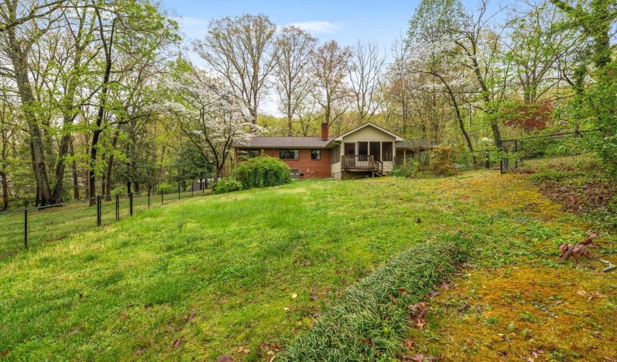 1801 Crestway Dr, Athens, TN 37303 - 3 Beds, 2 Bath
