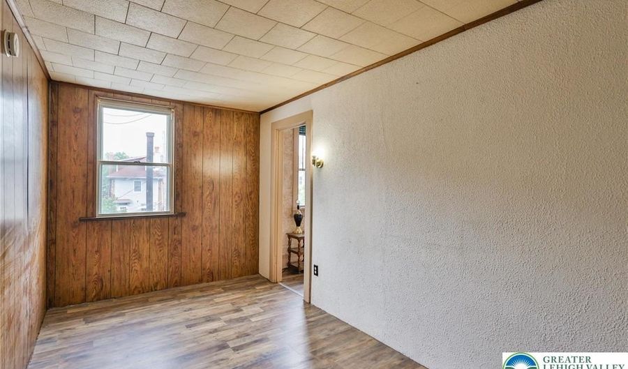 128 S West St, Allentown, PA 18102 - 5 Beds, 1 Bath