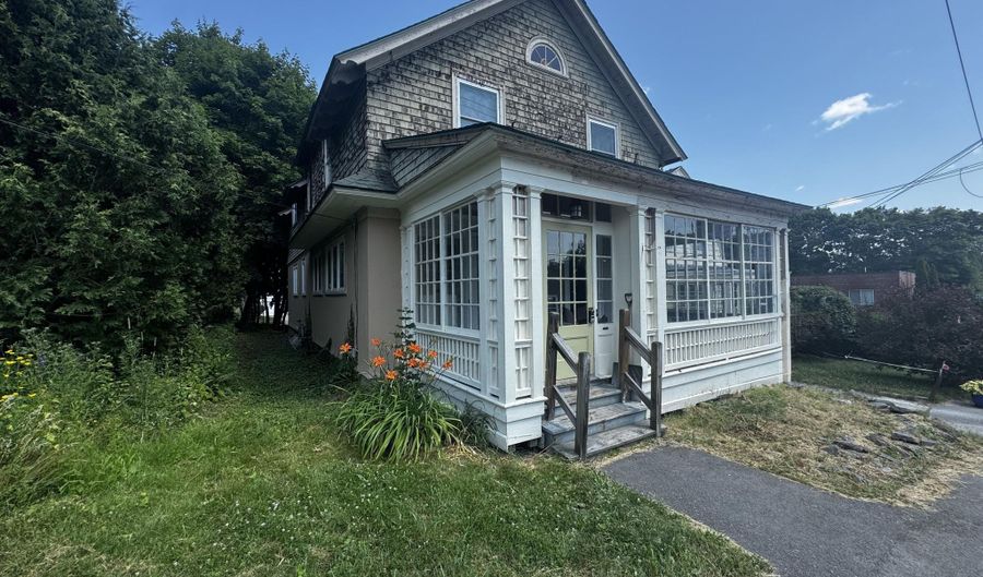 215 French St, Bangor, ME 04401 - 4 Beds, 2 Bath