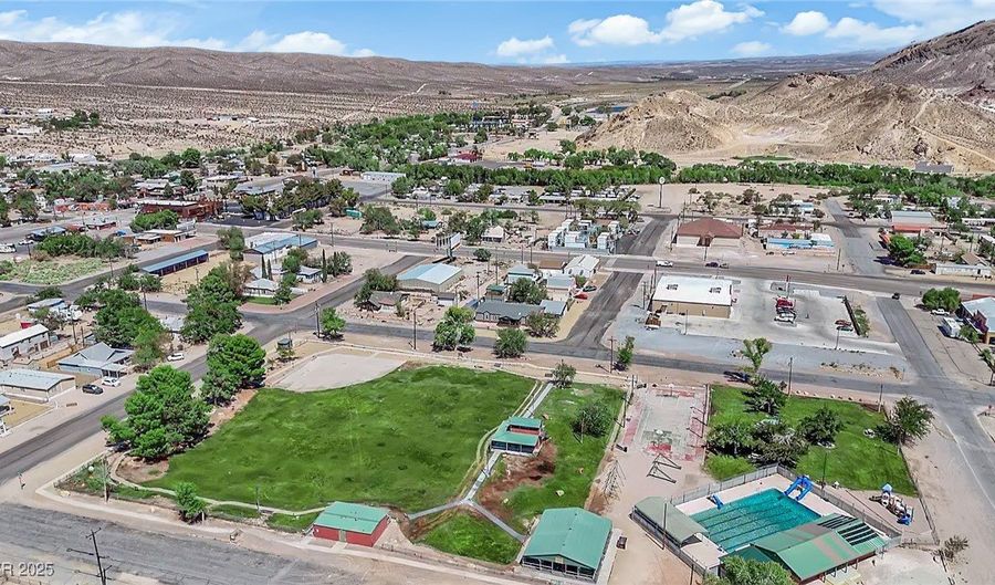 316 W Montgomery St, Beatty, NV 89003 - 3 Beds, 2 Bath