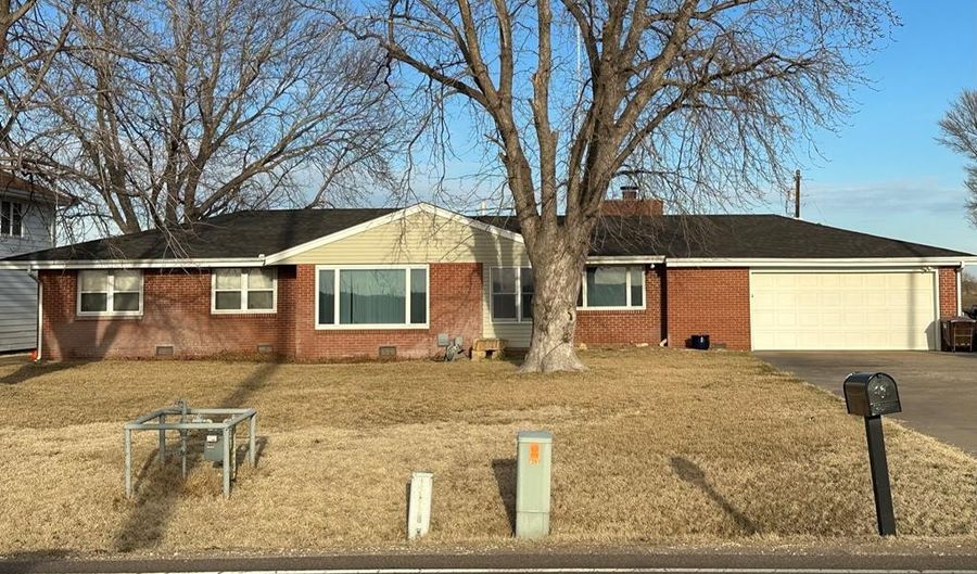 288 N Washington, Great Bend, KS 67530 - 3 Beds, 3 Bath