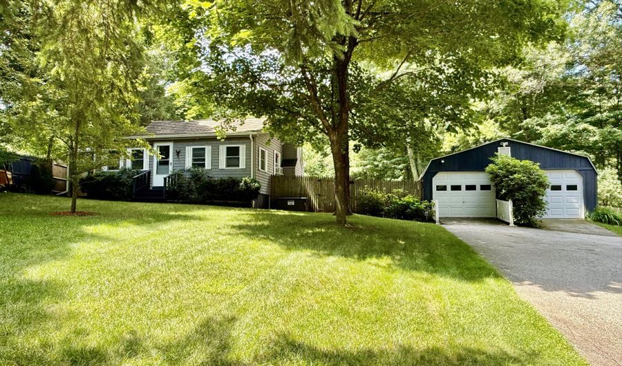 209 R Lake Rd, Andover, CT 06232 - 2 Beds, 1 Bath