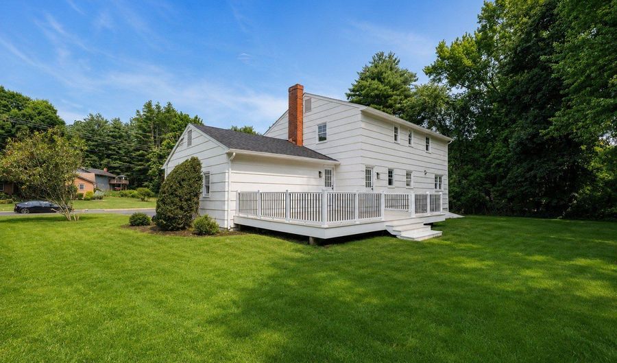 5 Butternut Dr, Bloomfield, CT 06002 - 4 Beds, 3 Bath