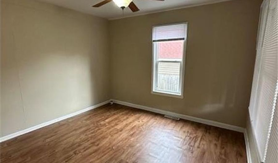 2014 E Oakland Ave, Austin, MN 55912 - 5 Beds, 2 Bath