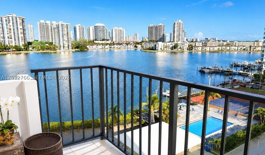 2780 NE 183rd St 710, Aventura, FL 33160 - 1 Beds, 2 Bath