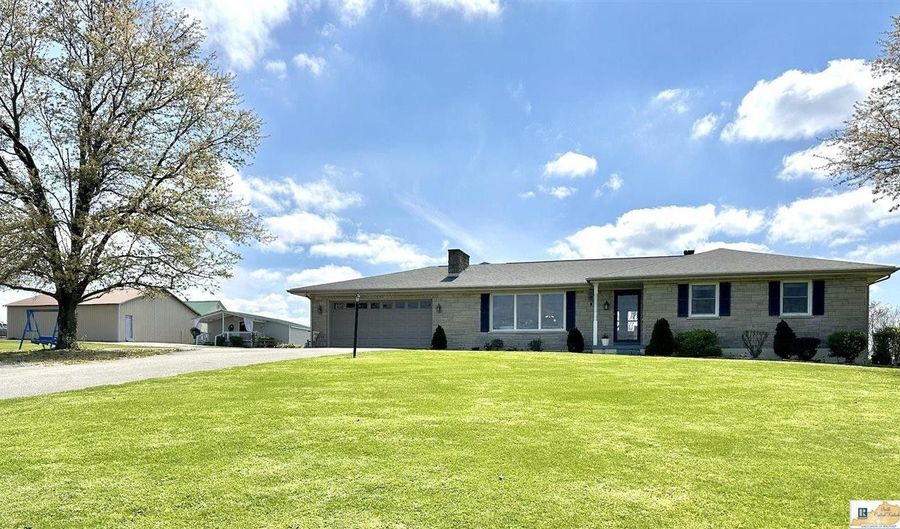 2457 Russell Springs Rd, Columbia, KY 42728 - 4 Beds, 5 Bath
