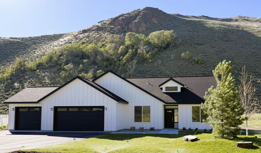 409 Rosewood Dr, Bellevue, ID 83313 - 3 Beds, 3 Bath