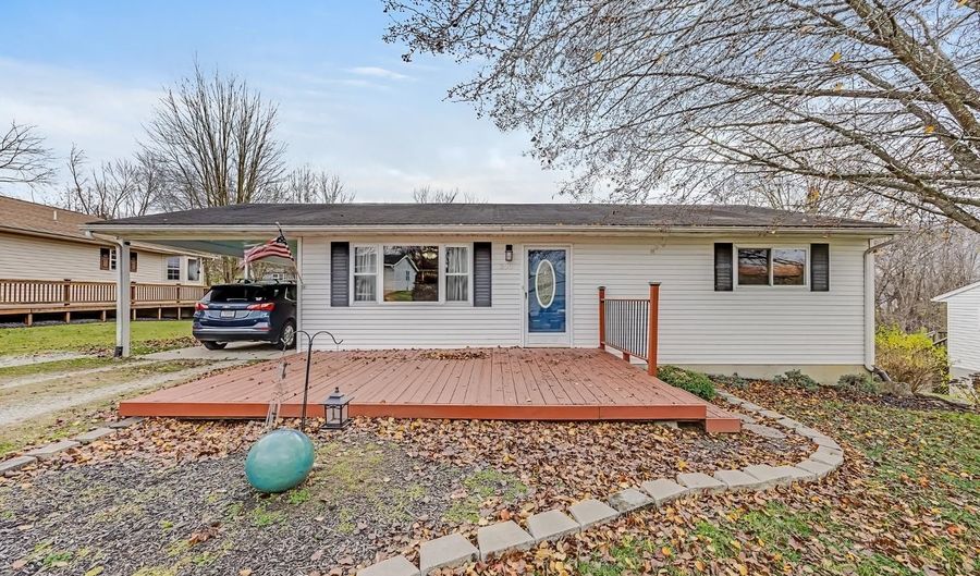 306 Sunset Dr, Aurora, IN 47001 - 2 Beds, 1 Bath