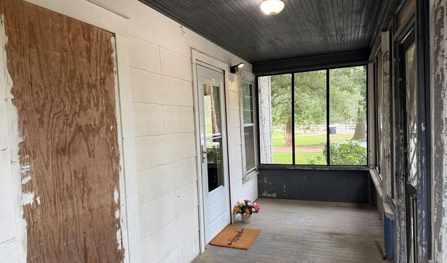210 W 14th St, Almyra, AR 72003 - 2 Beds, 1 Bath