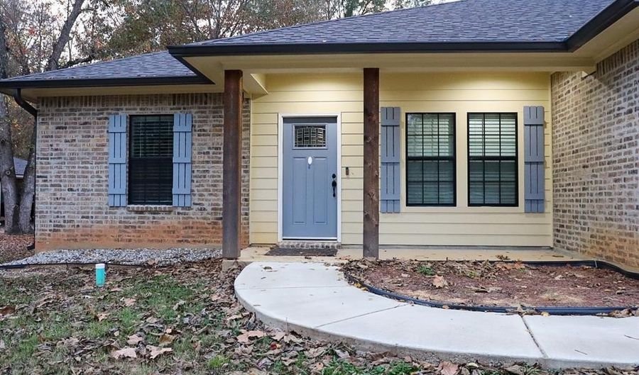 901 Lee St, Benton, LA 71006 - 3 Beds, 2 Bath