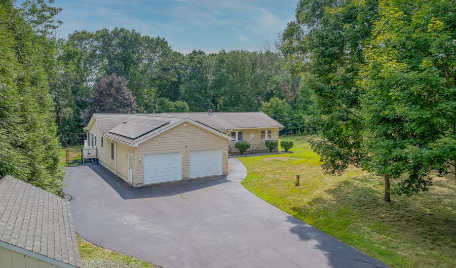16 Gooseneck Hill Rd, Canterbury, CT 06331 - 4 Beds, 3 Bath