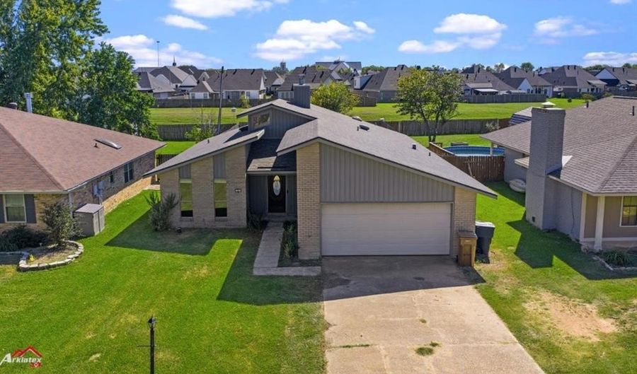 107 S Parkridge Dr, Benton, LA 71006 - 3 Beds, 2 Bath