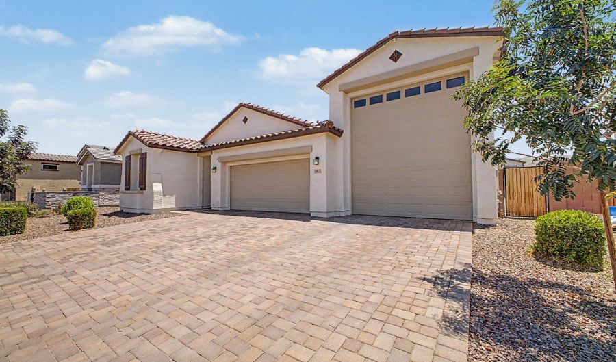 913 S 108TH Ave, Avondale, AZ 85323 - 3 Beds, 2 Bath