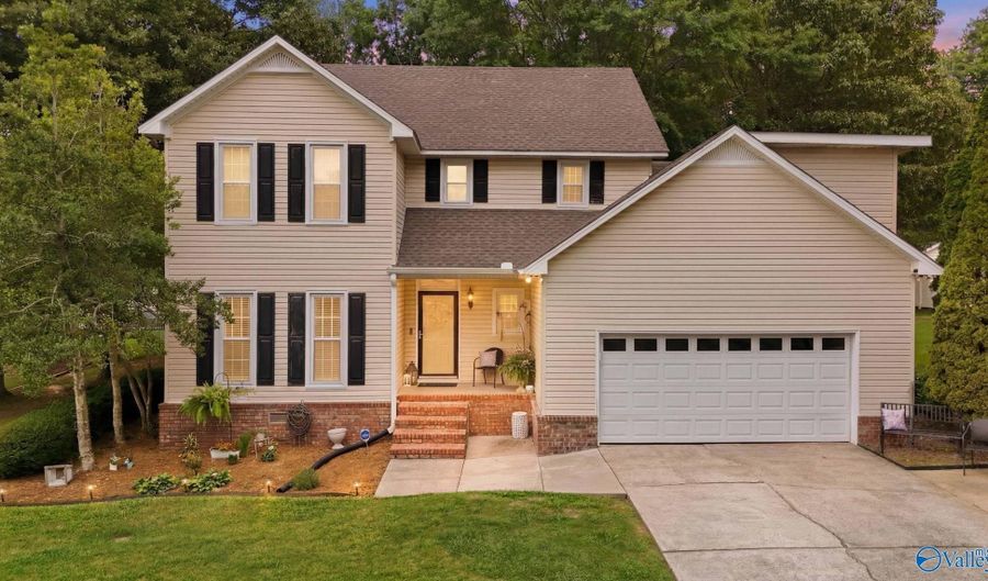 618 Colonial Ave, Albertville, AL 35950 - 4 Beds, 4 Bath