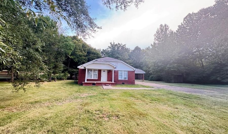 410 W Calhoun St, Bruce, MS 38915 - 3 Beds, 2 Bath
