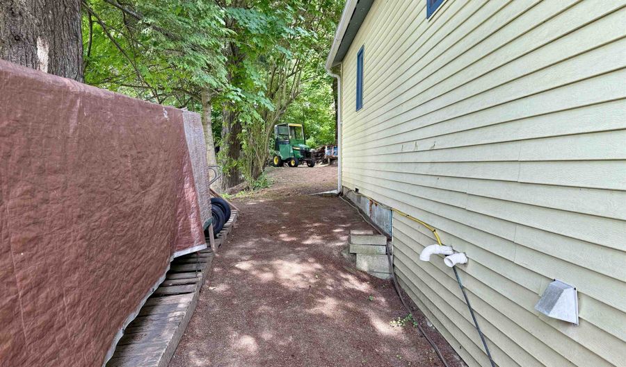 39 Middle Rd, Barre, VT 05641 - 2 Beds, 1 Bath