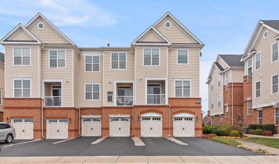 23315 MILLTOWN KNOLL Sq 115, Ashburn, VA 20148 - 2 Beds, 3 Bath