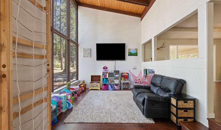 1293 STARVEOUT CREEK Rd, Azalea, OR 97410 - 3 Beds, 3 Bath