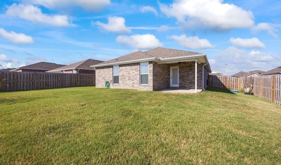 6100 Hoover St, Bentonville, AR 72713 - 3 Beds, 2 Bath