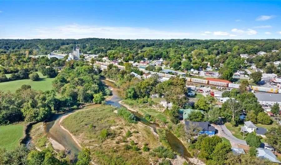 209 Mill St, Anderson, MO 64831 - 3 Beds, 3 Bath