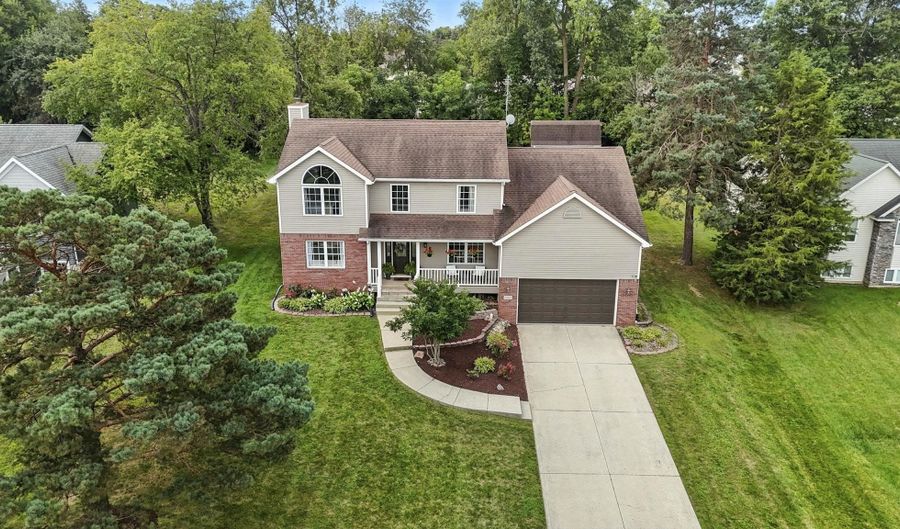 102 Chaudoin Dr, Angola, IN 46703 - 4 Beds, 4 Bath