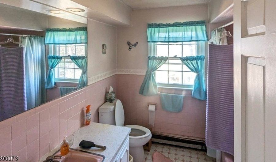 16 Mott Dr, Alloway, NJ 07462 - 3 Beds, 2 Bath