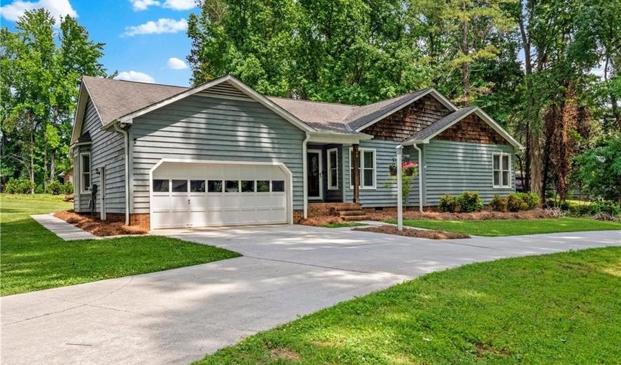168 Whitehead Dr, Advance, NC 27006 - 3 Beds, 2 Bath