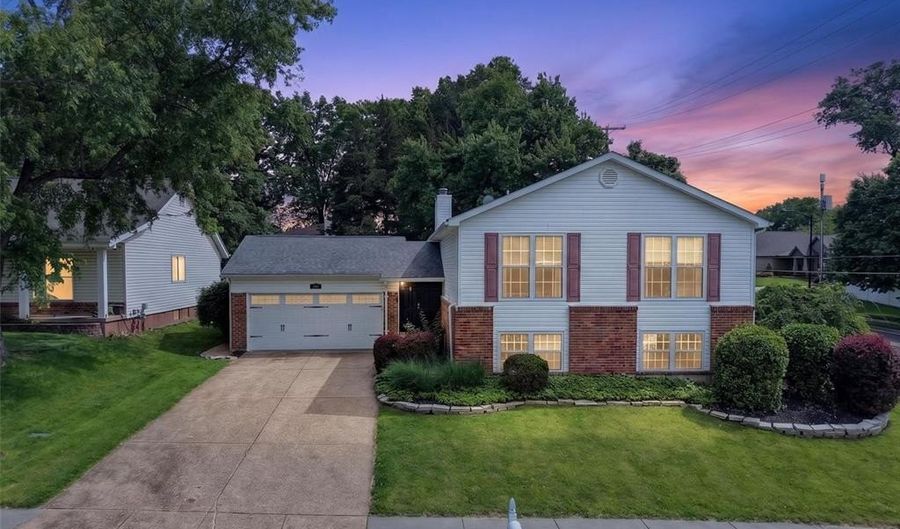 100 Holly Green Dr, Ballwin, MO 63021 - 4 Beds, 3 Bath