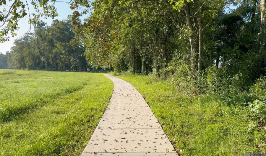 17528 Lakefront Ln, Baton Rouge, LA 70810 - 5 Beds, 5 Bath