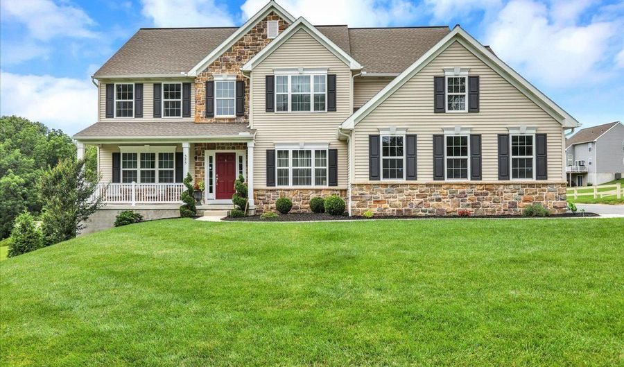 355 WESTVIEW Dr, Akron, PA 17501 - 4 Beds, 3 Bath