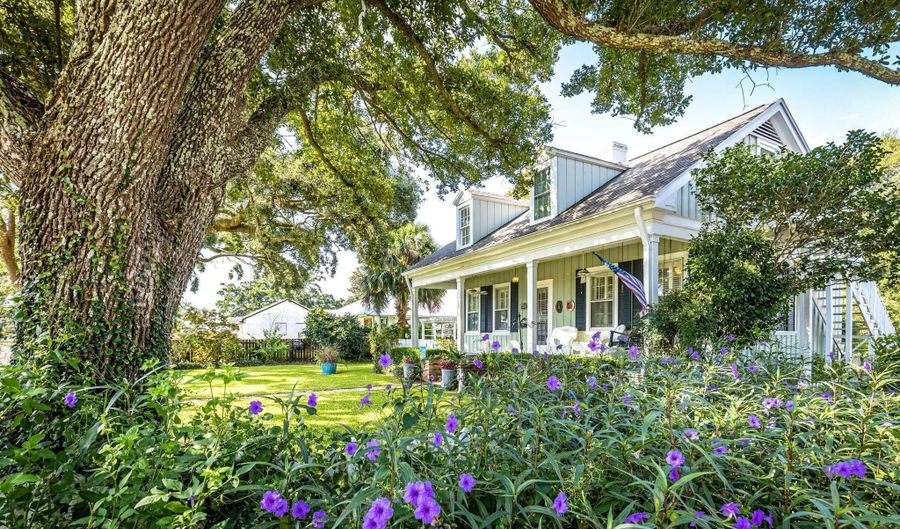 145 Saint Francis St, Biloxi, MS 39530 - 2 Beds, 2 Bath