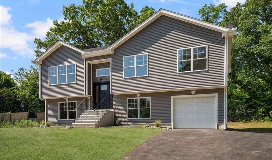 18 Pleasantview Ave, Johnston, RI 02919 - 3 Beds, 3 Bath