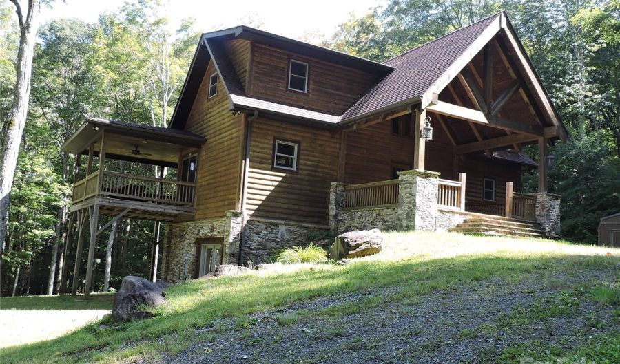 103 Chucks Ln, Bakersville, NC 28705 - 4 Beds, 4 Bath