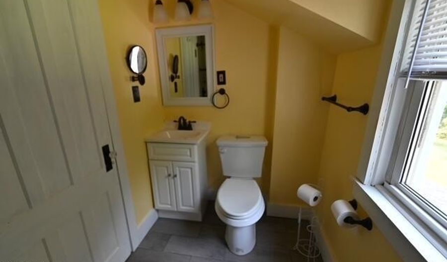 61 Fort Johnson Ave, Amsterdam, NY 12010 - 4 Beds, 2 Bath