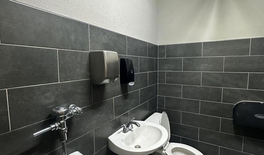 1620 CARLISLE Blvd SE, Albuquerque, NM 87106 - 0 Beds, 0 Bath