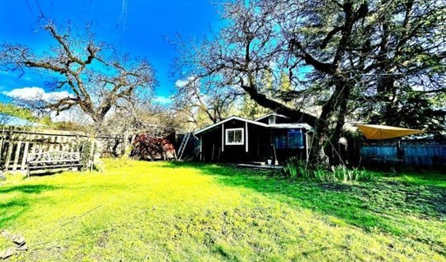 2200 Hwy 96, Willow Creek, CA 95573 - 2 Beds, 1 Bath