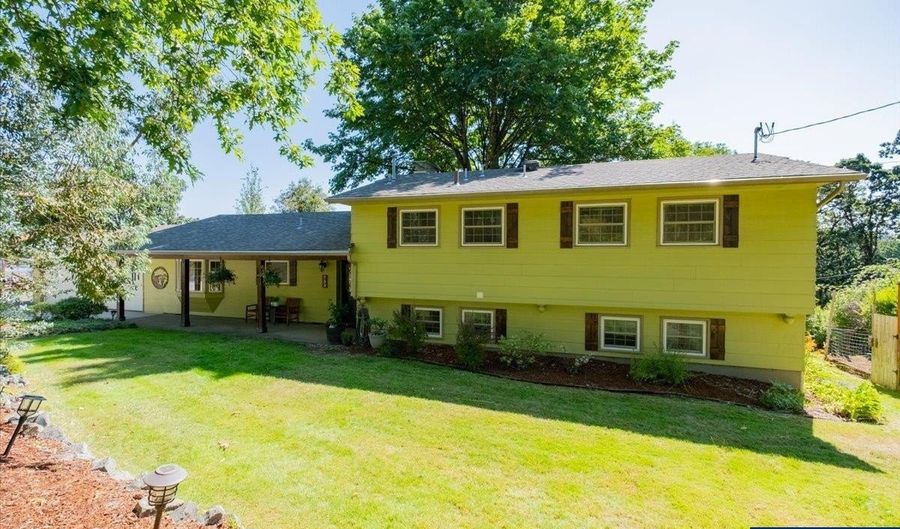 733 Laurel Pl NW, Albany, OR 97321 - 5 Beds, 3 Bath