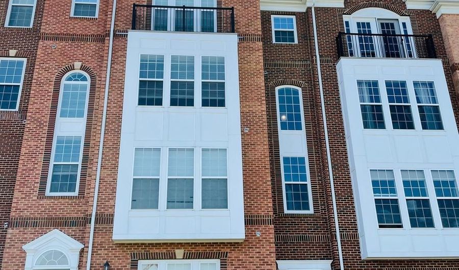 42699 WARDLAW Ter, Ashburn, VA 20147 - 3 Beds, 3 Bath
