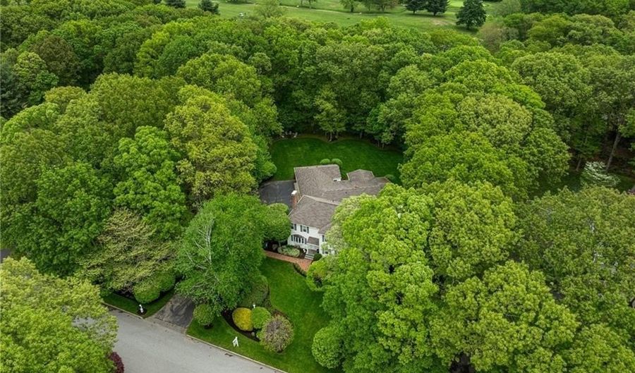 120 Fox Run, East Greenwich, RI 02818 - 5 Beds, 6 Bath