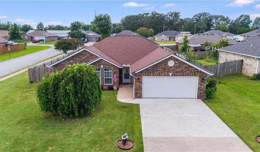 541 Firewood Dr, Centerton, AR 72719 - 3 Beds, 2 Bath
