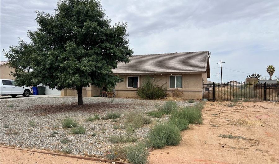 14990 Nanticoke, Apple Valley, CA 92307 - 3 Beds, 2 Bath