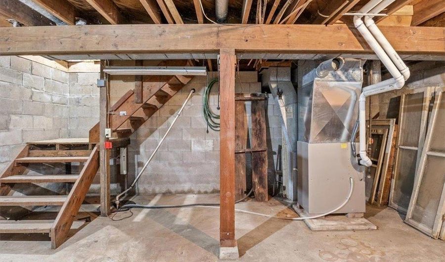 2114 5th Ave NE, Austin, MN 55912 - 3 Beds, 1 Bath