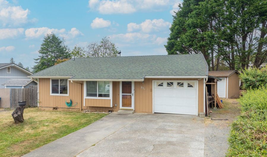 821 KEVIN Pl, Brookings, OR 97415 - 3 Beds, 2 Bath