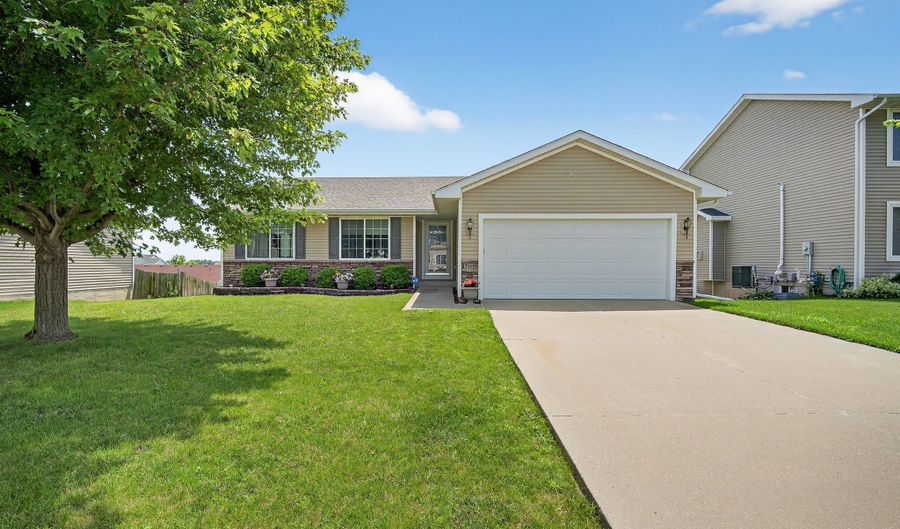 2618 13th St SW, Altoona, IA 50009 - 4 Beds, 3 Bath