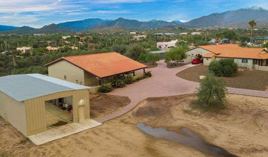 6040 E FLEMING SPRINGS Rd, Cave Creek, AZ 85331 - 1 Beds, 2 Bath