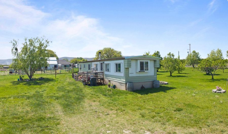 54007 N Frazier Rd, Benton City, WA 99320 - 2 Beds, 2 Bath
